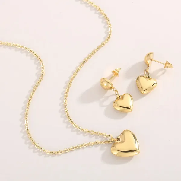 Gold_Heart_Pendants_For_Women